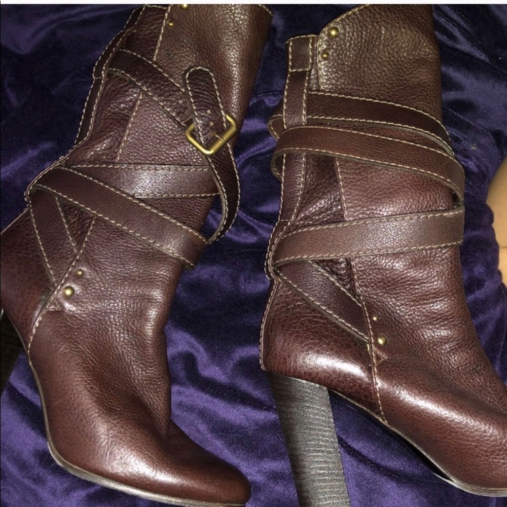 Chloè leathered heeled boots